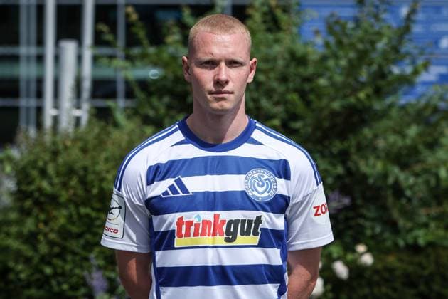 Fussball, 3.Liga Saison 2025 2026 Team- und Porträtfototermin MSV Duisburg 24.07.2025, schauinsland-reisen-arena Leon Müller (MSV Duisburg, 19) Duisburg schauinsland-reisen-arena Nordrhein-Westfalen Deutschland