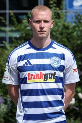 Fussball, 3.Liga Saison 2025 2026 Team- und Porträtfototermin MSV Duisburg 24.07.2025, schauinsland-reisen-arena Leon Müller (MSV Duisburg, 19) Duisburg schauinsland-reisen-arena Nordrhein-Westfalen Deutschland