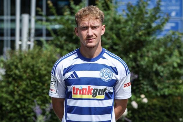 Fussball, 3.Liga Saison 2025 2026 Team- und Porträtfototermin MSV Duisburg 24.07.2025, schauinsland-reisen-arena Jannik Zahmel (MSV Duisburg, 21) Duisburg schauinsland-reisen-arena Nordrhein-Westfalen Deutschland