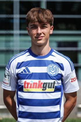 Fussball, 3.Liga Saison 2025 2026 Team- und Porträtfototermin MSV Duisburg 24.07.2025, schauinsland-reisen-arena Simon Symalla (MSV Duisburg, 23) Duisburg schauinsland-reisen-arena Nordrhein-Westfalen Deutschland