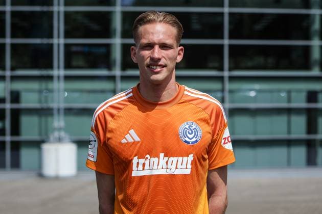 Fussball, 3.Liga Saison 2025 2026 Team- und Porträtfototermin MSV Duisburg 24.07.2025, schauinsland-reisen-arena Julius Paris (MSV Duisburg, 24) Duisburg schauinsland-reisen-arena Nordrhein-Westfalen Deutschland