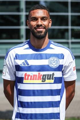 Fussball, 3.Liga Saison 2025 2026 Team- und Porträtfototermin MSV Duisburg 24.07.2025, schauinsland-reisen-arena Jesse Tugbenyo (MSV Duisburg, 33) Duisburg schauinsland-reisen-arena Nordrhein-Westfalen Deutschland