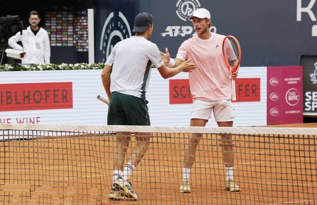TENNIS - ATP, Tennis Herren Generali Open 2025 KITZBUEHEL,AUSTRIA,25.JUL.25 - TENNIS - ATP World Tour, Generali Open. Image shows the rejoicing of Joel Schwaerzler (AUT) and Neil Oberleitner (AUT).  GEPAxpictures xMatthiasxHauer