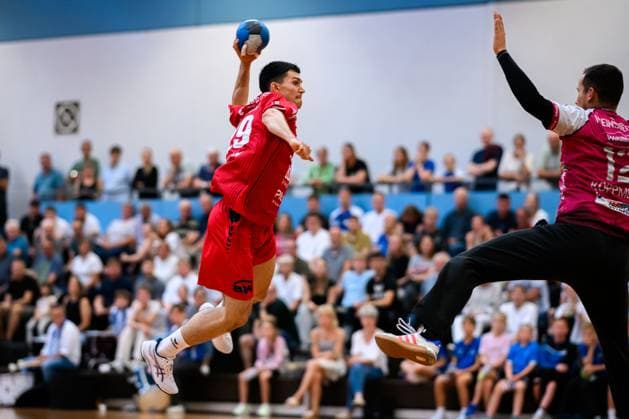 Bietigheim: HBL - 25 26 - Testspiel - TSV Weinsberg - SG BBM Bietigheim Moritz Strosack (Bietigheim), Stefan Koppmeier (Weinsberg) Bietigheim-Bissingen Sporthalle am Viadukt Baden-Württemberg Deutschland