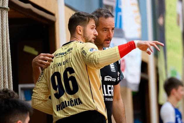 Bietigheim: HBL - 25 26 - Testspiel - TSV Weinsberg - SG BBM Bietigheim Torhueter Jan Hrdlicka (Bietigheim), Trainer Iker Romero (Bietigheim) Bietigheim-Bissingen Sporthalle am Viadukt Baden-Württemberg Deutschland