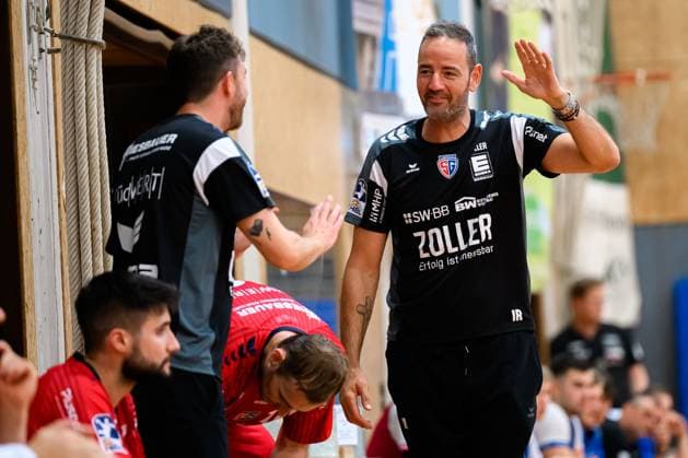Bietigheim: HBL - 25 26 - Testspiel - TSV Weinsberg - SG BBM Bietigheim Trainer Iker Romero (Bietigheim) Bietigheim-Bissingen Sporthalle am Viadukt Baden-Württemberg Deutschland