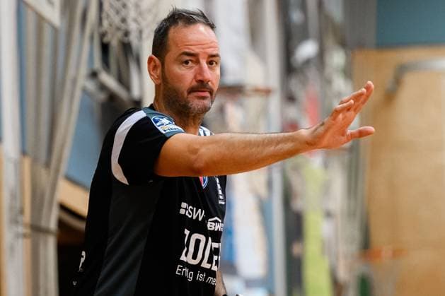 Bietigheim: HBL - 25 26 - Testspiel - TSV Weinsberg - SG BBM Bietigheim Trainer Iker Romero (Bietigheim) Bietigheim-Bissingen Sporthalle am Viadukt Baden-Württemberg Deutschland