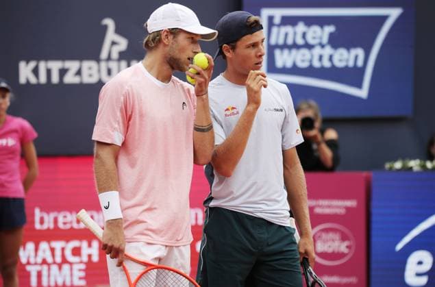 TENNIS - ATP, Tennis Herren Generali Open 2025 KITZBUEHEL,AUSTRIA,25.JUL.25 - TENNIS - ATP World Tour, Generali Open. Image shows Neil Oberleitner (AUT) and Joel Schwaerzler (AUT).  GEPAxpictures xMatthiasxHauer