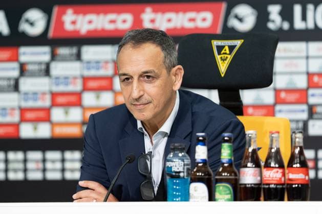 Der neue Geschaeftsfuehrer Rachid Azzouzi auf der PK Pressekonferenz zur Vorstellung von Rachid Azzouzi als neuen Geschäftsführer Sport, Fussball, 3. Liga, Saison 2025 2026, 25.07.2025 Pressekonferenz zur Vorstellung von Rachid Azzouzi als neuen Geschäftsführer Sport, Fussball, 3. Liga, Saison 2025 2026, 25.07.2025 Aachen Copyright: xEibner-Pressefoto J.xDerondeaux EP_JDU