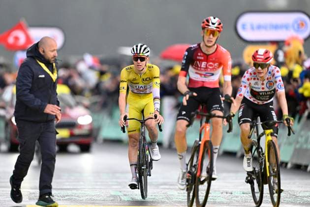 Tour de France 2025 Stage 19 LA PLAGNE, FRANCE - JULY 25 : Arensman Thymen (NED) of INEOS Grenadiers wins, second place for Vingegaard Jonas (DEN) of Team Visma Lease a Bike, third place for Pogacar Tadej (SLO) of UAE Team Emirates during stage 19 of the 112th edition of Tour de France an UCI World Tour 2.UWT cycling road race stage for Men Elite of 130 km with start in Albertville and finish in La Plagne on July 25, 2025 in La Plagne, France, 25 07 2025 ( Motordriver Kenny Verfaillie - La Plagne France  Copyright: xJanxDexMeuleneirx