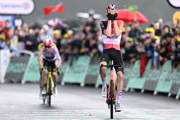 Tour de France 2025 Stage 19 LA PLAGNE, FRANCE - JULY 25 : Arensman Thymen (NED) of INEOS Grenadiers wins, second place for Vingegaard Jonas (DEN) of Team Visma Lease a Bike, third place for Pogacar Tadej (SLO) of UAE Team Emirates during stage 19 of the 112th edition of Tour de France an UCI World Tour 2.UWT cycling road race stage for Men Elite of 130 km with start in Albertville and finish in La Plagne on July 25, 2025 in La Plagne, France, 25 07 2025 ( Motordriver Kenny Verfaillie - La Plagne France  Copyright: xJanxDexMeuleneirx