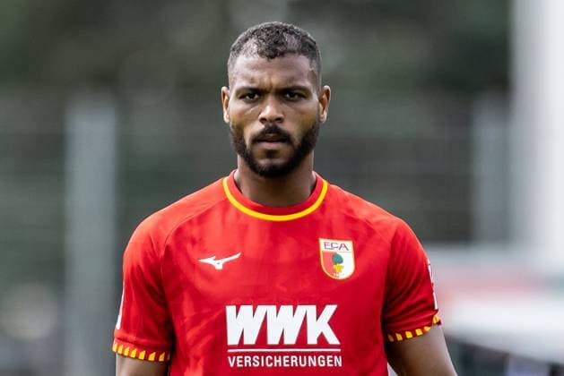 Fussball, Vorbereitung Saison 2025 2026, 1. Bundesliga, 3. Liga, Donaustadion Dillingen, Testspiel Freundschaftsspiel, Rot-Weiss Essen - FC Augsburg, 25.07.2025 25.07.2025, Fussball, Vorbereitung Saison 2025 2026, 1. Bundesliga, 3. Liga, Donaustadion Dillingen, Testspiel Freundschaftsspiel, Rot-Weiss Essen - FC Augsburg, 15 Steve Mounie (FC Augsburg) Foto: Lucca Fundel Dillingen Donaustadion Bayern Deutschland