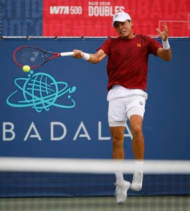 July 25, 2025: Brandon Nakashima hits a shot in his match against Alex De Minaur during the 2025 Mubadala Citi DC Open tennis tournament being played at Rock Creek Park Tennis Center in Washington, D.C. CSM District Of Columbia United States of America - ZUMAc04_ 20250725_zma_c04_261 Copyright: xJustinxCooperx