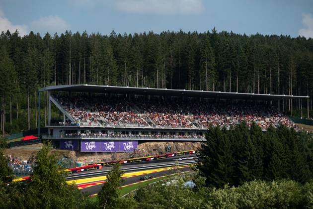 Gabriel Bortoleto (Stake F1 Team Kick Sauber, Brasilien, 05) im C45 in Eau Rouge Raidillon, dahinter Fans auf der Tribuene, BEL, Formel 1 Weltmeisterschaft, Moet Chandon Grand Prix von Belgien, Circuit de Spa-Francorchamps, Sprint Qualifying, Saison 2025, 25.07.2025 BEL, Formel 1 Weltmeisterschaft, Moet Chandon Grand Prix von Belgien, Circuit de Spa-Francorchamps, Freies Training, Saison 2025, 25.07.2025 Spa-Francorchamps Copyright: xEibner-Pressefoto Memmlerx EP_MMR