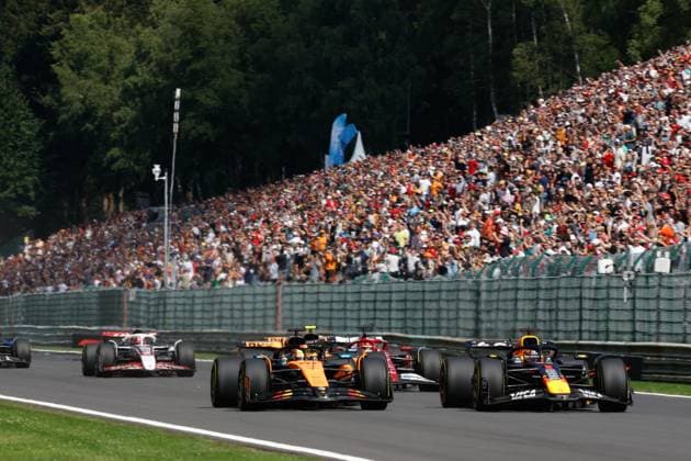 Start Sprint, 81 Oscar Piastri (AUS, McLaren F1 Team), 1 Max Verstappen (NLD, Oracle Red Bull Racing), F1 Grand Prix of Belgium at Circuit de Spa-Francorchamps on July 26, 2025 in Spa-Francorchamps, Belgium. (Photo by HOCH ZWEI) Spa-Francorchamps Belgium