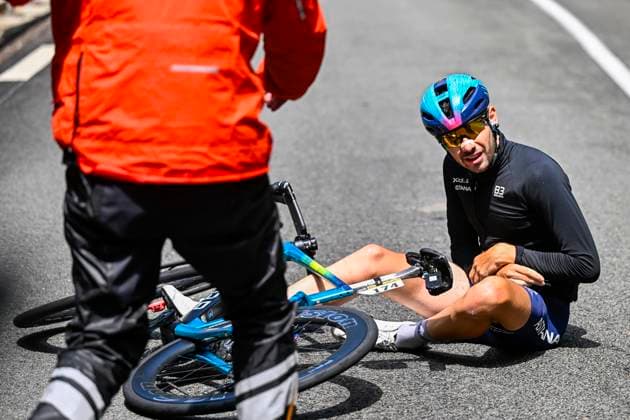 Tour de France 2025 Stage 20 PONTARLIER, FRANCE - JULY 26 : Champoussin Clement (FRA) of XDS Astana Team in a crash during stage 20 of the 112th edition of Tour de France an UCI World Tour 2.UWT cycling road race stage for Men Elite of 185 km with start in Nantua and finish in Pontarlier on July 26, 2025 in Pontarlier, France, 26 07 2025 ( Motordriver Kenny Verfaillie - Pontarlier France  Copyright: xJasperxJacobsx