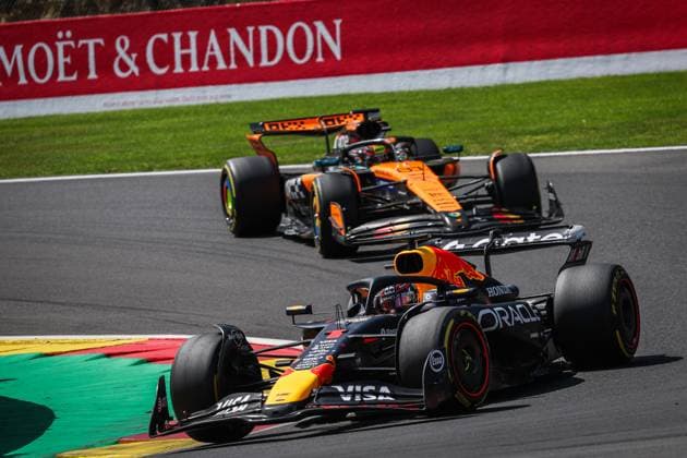 F1 - BELGIAN GRAND PRIX 2025 01 VERSTAPPEN Max (nld), Red Bull Racing RB21, 81 PIASTRI Oscar (aus), McLaren F1 Team MCL39, action during the 2025 Formula 1 Belgian Grand Prix, 13th round of the 2025 FIA Formula One World Championship, WM, Weltmeisterschaft from July 25 to 27, 2025 on the Circuit de Spa-Francorchamps, in Stavelot, Belgium - StavelotBelgium Copyright: xANTONINxVINCENTx