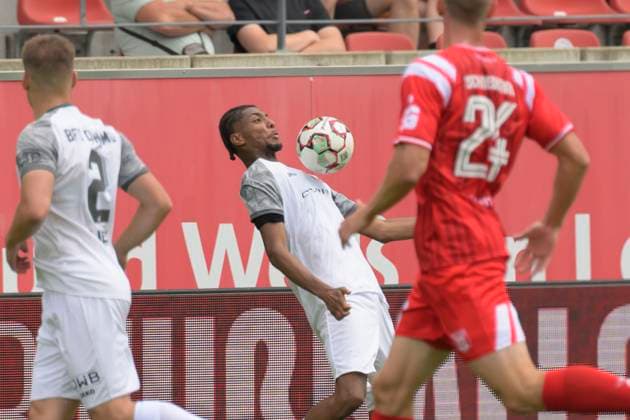 Amiro Amadou (BFC, 4), Hallescher FC vs. BFC Dynamo, Fussball, RL Nordost, 1. Spieltag, Saison 2025 26, 26.07.2025 Halle Leuna Chemie Stadion ST Deutschland *** Amiro Amadou BFC, 4 , Hallescher FC vs BFC Dynamo, Soccer, RL Nordost, 1 Matchday, Season 2025 26, 26 07 2025 Halle Leuna Chemie Stadion ST Germany