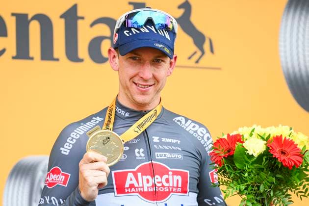 Sport Bilder des Tages Tour de France 2025 Stage 20 PONTARLIER, FRANCE - JULY 26 : Groves Kaden (AUS) of Alpecin-Deceuninck on the podium during stage 20 of the 112th edition of Tour de France an UCI World Tour 2.UWT cycling road race stage for Men Elite of 185 km with start in Nantua and finish in Pontarlier on July 26, 2025 in Pontarlier, France, 26 07 2025 ( Motordriver Kenny Verfaillie - Pontarlier France  Copyright: xVincentxKalutx