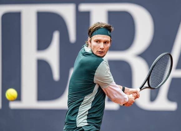 26.07.2025, Sportpark, Kitzbühel, AUT, ATP, Tennis Herren Tour, Generali Open Kitzbühel 2025, Finale, Herren Einzel, im Bild Alexander Bublik (KAZ) Alexander Bublik of Kazakhstan during men s single final match at the 2025 Generali Open Kitzbühel of the ATP Tour at the Sportpark in Kitzbühel, Austria on 2025 07 26. Expa Kitzbühel