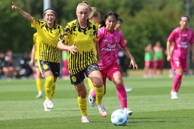 26.07.2025, Fussball, Frauen, Testspiel, Saison 2025 2026, Borussia Dortmund vs. Cerezo Osaka im Fussballpark BVB Hohenbuschei in Dortmund (Deutschland) Frederike Kempe (Borussia Dortmund, 21) Dortmund Fussballpark BVB Hohenbuschei Nordrhein Westfalen Deutschland