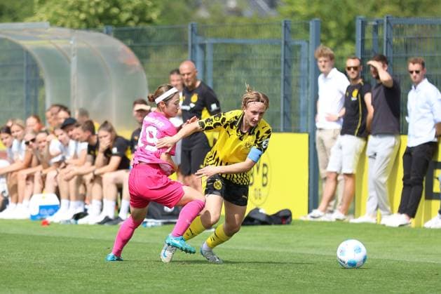 26.07.2025, Fussball, Frauen, Testspiel, Saison 2025 2026, Borussia Dortmund vs. Cerezo Osaka im Fussballpark BVB Hohenbuschei in Dortmund (Deutschland) Paula Reimann (Borussia Dortmund, 13) Dortmund Fussballpark BVB Hohenbuschei Nordrhein Westfalen Deutschland