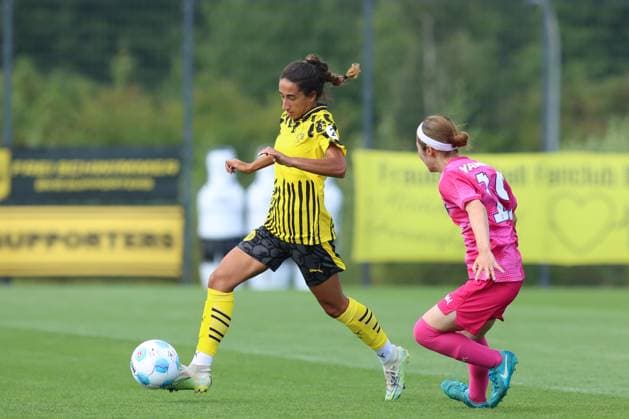 26.07.2025, Fussball, Frauen, Testspiel, Saison 2025 2026, Borussia Dortmund vs. Cerezo Osaka im Fussballpark BVB Hohenbuschei in Dortmund (Deutschland) Marah Tayeh (Borussia Dortmund, 7) Dortmund Fussballpark BVB Hohenbuschei Nordrhein Westfalen Deutschland
