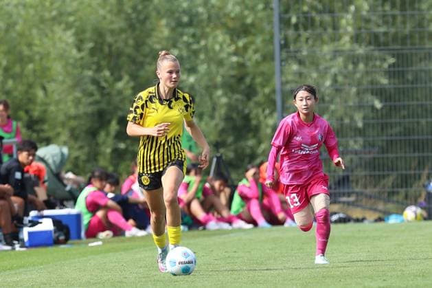 26.07.2025, Fussball, Frauen, Testspiel, Saison 2025 2026, Borussia Dortmund vs. Cerezo Osaka im Fussballpark BVB Hohenbuschei in Dortmund (Deutschland) Miyuka (Cerezo Osaka, 13) Dortmund Fussballpark BVB Hohenbuschei Nordrhein Westfalen Deutschland