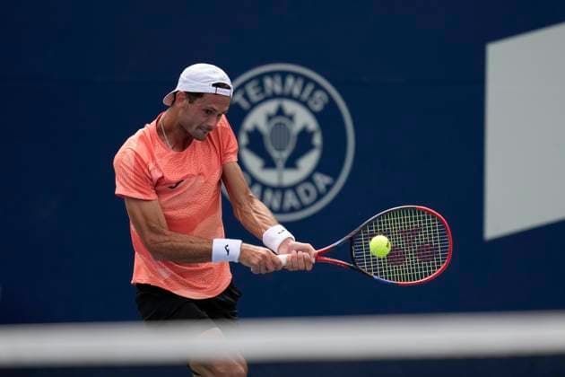July 26, 2025, Toronto, Ontario, Canada: Juan Pablo Ficovich of Argentina plays a forehand against Kyrian Jacquet of France during the Men s Singles first round match on day 1 of the ATP, Tennis Herren Masters 1000 National Bank Open at Sobeys Stadium. on July 26, 2025 in Toronto, Canada. Toronto Canada - ZUMAe321 20250726_zsa_e321_050 Copyright: xLeonardoxRamirezx