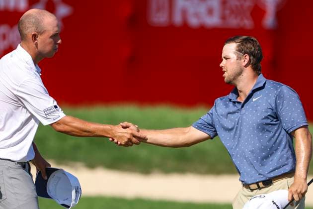 July 26, 2025, Blaine, Minnesota, United States: SAM STEVENS and PIERCESON COODY congratulate each other at the end of their match at hole eighteen on the third day of competition at the 2025 PGA, Golf Herren 3M Open at TPC Twin Cities. Blaine United States - ZUMAt166 20250726_zsp_t166_052 Copyright: xMichaelxTurnerx