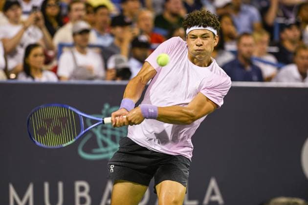July 26, 2025, Washington, D.C, U.S: BEN SHELTON hits a backhand during his semifinal match against Alejandro Davidovich Fokina at the Rock Creek Tennis Center. Washington U.S - ZUMAg196 20250726_zap_g196_030 Copyright: xKylexGustafsonx
