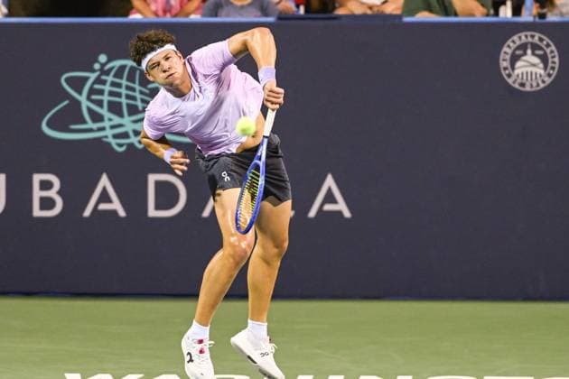 July 26, 2025, Washington, D.C, U.S: BEN SHELTON hits a serve during his semifinal match against Alejandro Davidovich Fokina at the Rock Creek Tennis Center. Washington U.S - ZUMAg196 20250726_zap_g196_037 Copyright: xKylexGustafsonx