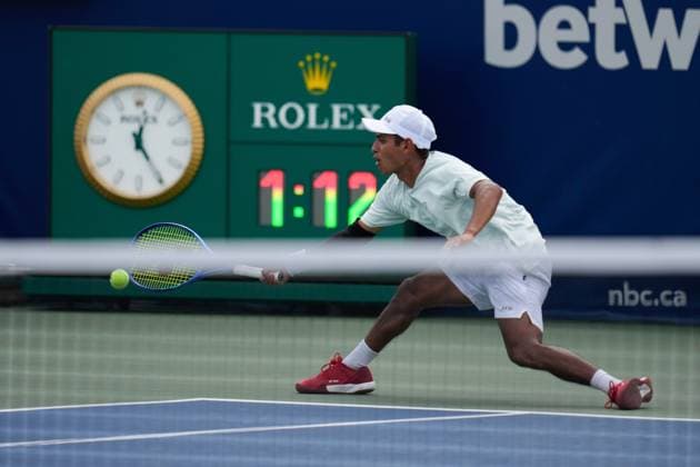 ATP, Tennis Herren Masters 1000 National Bank Open Toronto Presented by Rogers 2025 - Day 1 Juan Carlos Aguilar of Canada plays a forehand Adrian Mannarino of France during the Men s Singles first round match on day 1 of the ATP Masters 1000 National Bank Open at Sobeys Stadium. on July 26, 2025 in Toronto, Canada. Toronto Ontario Canada Copyright: xLeonardoxRamirezx