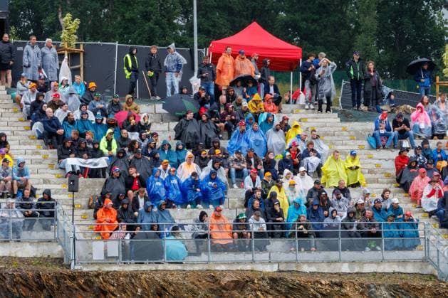 Zuschauer mit Regenkleidung auf der Tribuene, Grosser Preis von Belgien, Motorsport, Formel 1, Saison 2025, 27.07.2025 Grosser Preis von Belgien, Motorsport, Formel 1, Saison 2025, 27.07.2025 Spa Franchorchamps Copyright: xEibner-Pressefoto AlexanderxNeisx EP_ANS