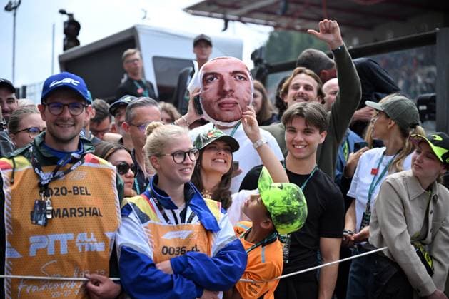 Ahead of F1 Belgian Grand Prix SPA, BELGIUM - JULY 27: Fans follow the parade held ahead of the Formula 1 Belgian Grand Prix at the 7-kilometer Circuit de Spa-Francorchamps in Spa, Belgium, on July 27, 2025. Dursun Aydemir Anadolu Spa Belçika. Editorial use only. Please get in touch for any other usage.  Copyright: x2025xAnadoluxDursunxAydemirx