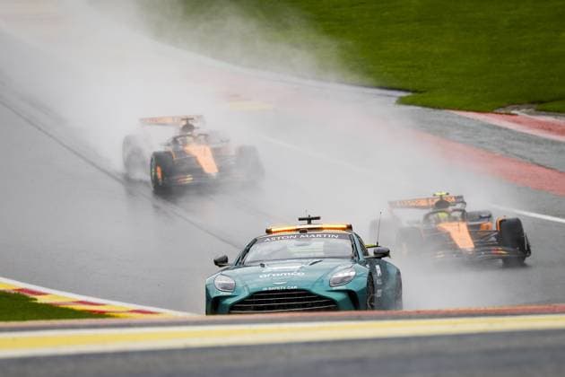 Sport Bilder des Tages SPA - The safety car in the rain during the formation lap at the Spa-Francorchamps circuit during the start of the Belgian Grand Prix. ANP SEM VAN DER WAL xVIxANPxSportx xxANPxIVx 532320974 originalFilename: 532320974.jpg