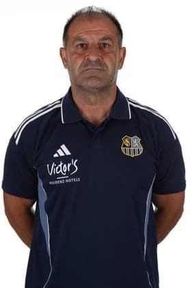 15.07.2025 - 3.Liga - 1.FC Saarbruecken - Fotoshooting - Fototermin - Fussball - Saison 2025 26 - SB - Foto-Termin des Drittligisten 1.FC Saarbrücken am 15.07.2025 , in Saarbrücken . Im Bild Co-Trainer Dimitrios Moutas (1. FC Saarbruecken). Saarbrücken Ludwigspark Saarland Deutschland