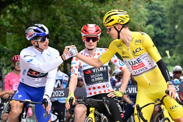 Sport Bilder des Tages Tour de France 2025 Stage 21 PARIS CHAMPS-ELYSEES, FRANCE - JULY 27 : Lipowitz Florian (GER) of Red Bull - BORA - Hansgrohe, Vingegaard Jonas (DEN) of Team Visma Lease a Bike, Pogacar Tadej (SLO) of UAE Team Emirates during stage 21 of the 112th edition of Tour de France an UCI World Tour 2.UWT cycling road race stage for Men Elite of 120 km with start in Mantes-la-Ville and finish in Paris Champs-Elysees on July 27, 2025 in Paris Champs-Elysees, France, 27 07 2025 ( Motordriver Kenny Verfaillie - Paris Champs-Elysees France  Copyright: xJanxDexMeuleneirx