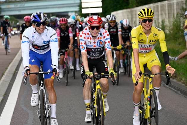 Tour de France 2025 Stage 21 PARIS CHAMPS-ELYSEES, FRANCE - JULY 27 : Lipowitz Florian (GER) of Red Bull - BORA - Hansgrohe, Vingegaard Jonas (DEN) of Team Visma Lease a Bike, Pogacar Tadej (SLO) of UAE Team Emirates during stage 21 of the 112th edition of Tour de France an UCI World Tour 2.UWT cycling road race stage for Men Elite of 120 km with start in Mantes-la-Ville and finish in Paris Champs-Elysees on July 27, 2025 in Paris Champs-Elysees, France, 27 07 2025 ( Motordriver Kenny Verfaillie - Paris Champs-Elysees France  Copyright: xJanxDexMeuleneirx
