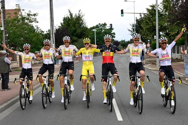 Tour de France 2025 Stage 21 PARIS CHAMPS-ELYSEES, FRANCE - JULY 27 : Pogacar Tadej (SLO) of UAE Team Emirates, Narvaez Jhonatan (ECU) of UAE Team Emirates, Politt Nils (GER) of UAE Team Emirates, Sivakov Pavel (FRA) of UAE Team Emirates, Soler Marc (ESP) of UAE Team Emirates, Wellens Tim (BEL) of UAE Team Emirates, Yates Adam (GBR) of UAE Team Emirates during stage 21 of the 112th edition of Tour de France an UCI World Tour 2.UWT cycling road race stage for Men Elite of 120 km with start in Mantes-la-Ville and finish in Paris Champs-Elysees on July 27, 2025 in Paris Champs-Elysees, France, 27 07 2025 ( Motordriver Kenny Verfaillie - Paris Champs-Elysees France Copyright: xJanxDexMeuleneirx