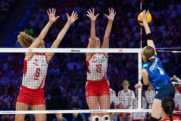 Poland - Japan 27.07.2025 Lodz, Poland, women s Volleyball Nations League 2025, final round finals , final game ( match ) Poland - Japan ; (siatkowka, Liga Narodow kobiet, final , runda finalowa Polska - Japonia ) image shows: Agnieszka Korneluk (L) Martyna Czyrnianska (C) Mayu Ishikawa (R) photo Katarzyna Plewczynska Fotostyk Copyright: xKatarzynaxPlewczynskax 20250727FCTKP221