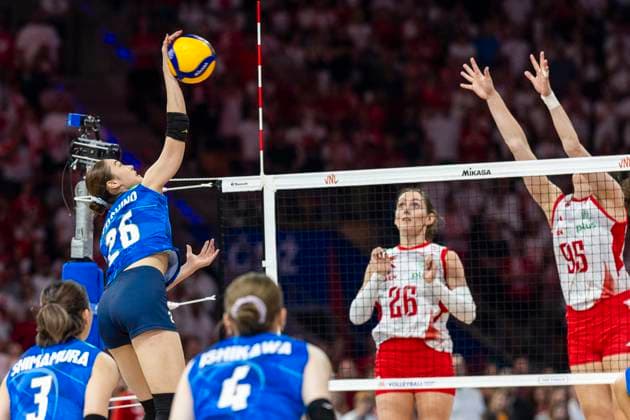 Women s Volleyball Nations League Finals 2025 Yoshino Sato, Katarzyna Wenerska, Magdalena Jurczyk during the Woman™s Volleyball Nations League 2025 third place match between Poland and Japan , at Atlas Arena in Lodz, Poland, on July 27, 2025. Lodz Poland  Copyright: xAndrzejxIwanczukx originalFilename:iwanczuk-womensvo250727_np3Ee.jpg