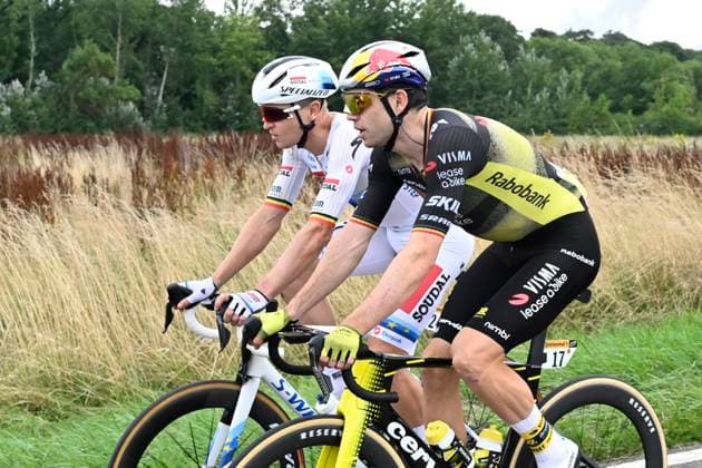 Tour de France 2025 Stage 21 PARIS CHAMPS-ELYSEES, FRANCE - JULY 27 : Merlier Tim (BEL) of Soudal Quick-Step, Van Aert Wout (BEL) of Team Visma Lease a Bike during stage 21 of the 112th edition of Tour de France an UCI World Tour 2.UWT cycling road race stage for Men Elite of 120 km with start in Mantes-la-Ville and finish in Paris Champs-Elysees on July 27, 2025 in Paris Champs-Elysees, France, 27 07 2025 ( Motordriver Kenny Verfaillie - Paris Champs-Elysees France  Copyright: xJanxDexMeuleneirx