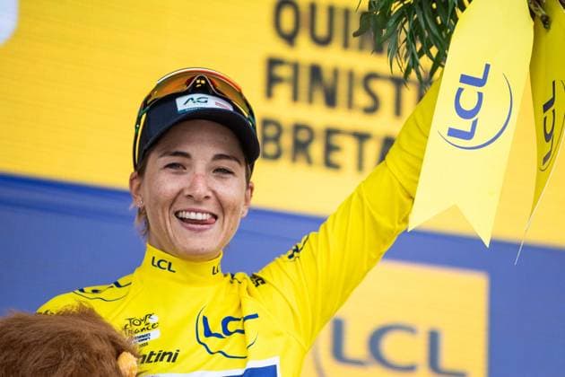 Sport Bilder des Tages Tour de France Femmes PHOTOPQR OUEST FRANCE Kévin Guyot Ouest-France ; QUIMPER ; 27 07 2025 ; 27 juillet 2025 : Cyclisme. 2e étape du Tour de France Femmes. Départ depuis Brest pour arriver à Quimper ( Finistère Bretagne ). ici : Kim le Court, nouvelle maillot jaune du Tour. PHOTO : KEVIN GUYOT OUEST-FRANCE - 4th edition of the Women’s Tour de France QUIMPER France  Copyright: xPHOTOPQR OUESTxFRANCE MAXPPPxKévinxGuyotx xOuest-Francex 20250727OFR7017 20250727OFR7017