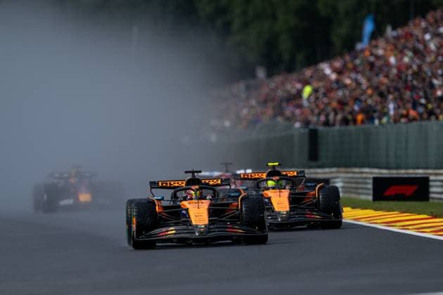 Oscar Piastri (McLaren Formula 1 Team, Australien, 81) im MCL39 ueberholt Lando Norris (McLaren Formula 1 Team, Großbritannien, 04) auf der Kemmel Geraden vor Les Combes und uebernimmt Platz 1 auf dem Weg zum Sieg, BEL, Formel 1 Weltmeisterschaft, Moet Chandon Grand Prix von Belgien, Circuit de Spa-Francorchamps, Rennen, Saison 2025, 27.07.2025 BEL, Formel 1 Weltmeisterschaft, Moet Chandon Grand Prix von Belgien, Circuit de Spa-Francorchamps, Rennen, Saison 2025, 27.07.2025 Spa-Francorchamps Copyright: xEibner-Pressefoto Memmlerx EP_MMR