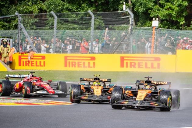 Formel 1 GP Spa Belgien. Sonntag, 27.07.2025 Oscar Piastri 81, McLaren Formula 1 Team und Lando Norris 4, McLaren Formula 1 Team und Charles Leclerc 16, Scuderia Ferrari - Rennstart; Formel 1 GP Spa Belgien. Sonntag, 27.07.2025 Copyright: xBEAUTIFULxSPORTS Erlhofx
