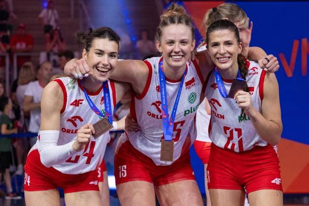 Poland - Japan 27.07.2025 Lodz, Poland, women s Volleyball Nations League 2025, final round finals , final game ( match ) Poland - Japan ; (siatkowka, Liga Narodow kobiet, final , runda finalowa Polska - Japonia ) decoration ceremony third place image shows: Paulina Damaske (L) Martyna Czyrnianska (C) Alicja Grabka (R) photo Katarzyna Plewczynska Fotostyk Copyright: xKatarzynaxPlewczynskax 20250727FCTKP2166