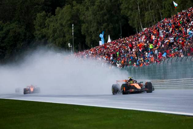 Formula 1 Moët & Chandon Belgian Grand Prix 2025 Laurent Lefebvre OVERTAKE MAXPPP - Stavelot 27 07 2025 04 NORRIS Lando (gbr), McLaren F1 Team, action, 81 PIASTRI Oscar (aus), McLaren F1 Team, action at the Formula 1 Moët & Chandon Belgian Grand Prix 2025, the 13th round of the 2025 FIA Formula 1 World Championship, WM, Weltmeisterschaft at the Circuit de Spa-Francorchamps in Stavelot, Belgium, from July 24 to 27, 2025 Stavelot Belgium  Copyright: xOVERTAKE MAXPPPxLaurentxLefebvrex OVT202507277206 OVT202507277206