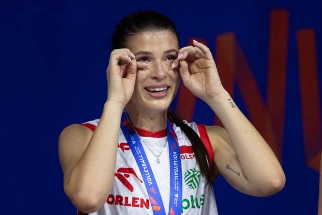 Poland - Japan 27.07.2025 Lodz, Poland, women s Volleyball Nations League 2025, final round finals , final game ( match ) Poland - Japan ; (siatkowka, Liga Narodow kobiet, final , runda finalowa Polska - Japonia ) decoration ceremony third place image shows: Alicja Grabka tears photo Katarzyna Plewczynska Fotostyk Copyright: xKatarzynaxPlewczynskax 20250727FCTKP2136