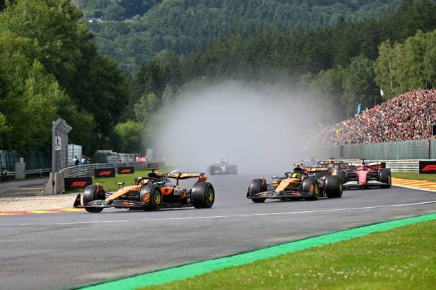 Formel 1 GP Spa Belgien. Sonntag, 27.07.2025 Oscar Piastri 81, McLaren Formula 1 Team und Lando Norris 4, McLaren Formula 1 Team und Charles Leclerc 16, Scuderia Ferrari; Formel 1 GP Spa Belgien. Sonntag, 27.07.2025 Copyright: xBEAUTIFULxSPORTS Erlhofx